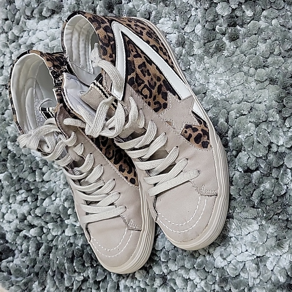 EUC Shu shop 6.5 womens hi-top sneakers